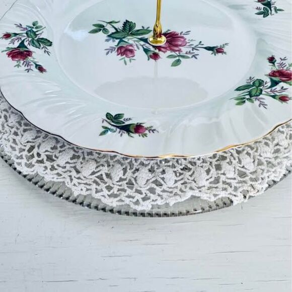 Vintage Lynn’s Fine China 3-Tier Dessert Stand - Victorian Rose Pattern - Picture 4 of 4